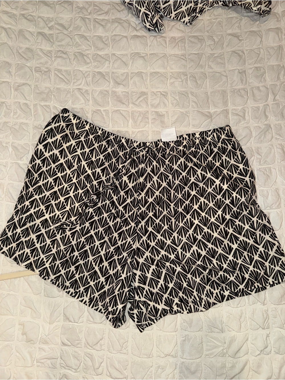 H&M Black and White Geometric Pull-On Shorts
